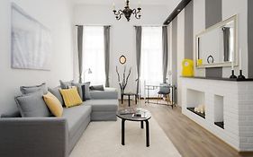 Opera Experience Apartment